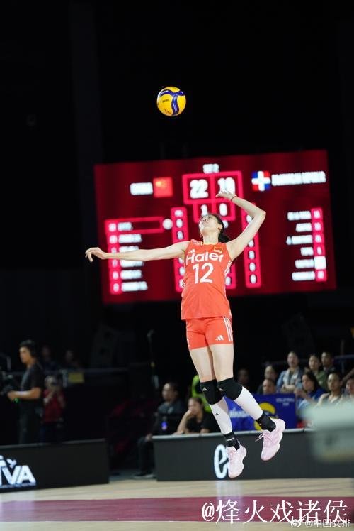 中国女排横扫多米尼加 世锦赛三连胜勇夺小组头名